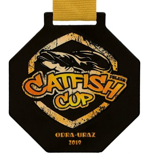 Medal z nadrukiem q-medals standard plus catfish - czarny medal z zółtym wypukłym nadrukiem