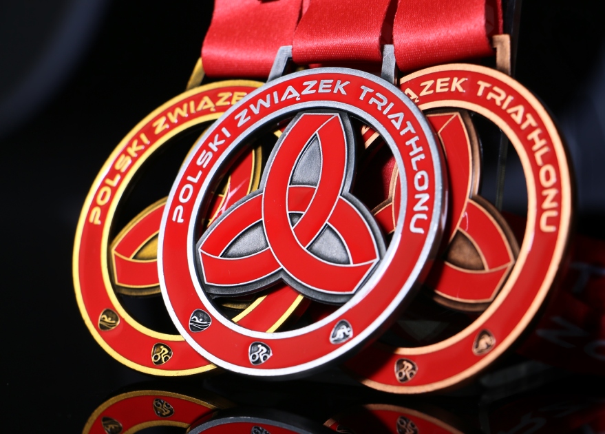 Medale na zawody triathlonowe przygotowane przez Tryumf