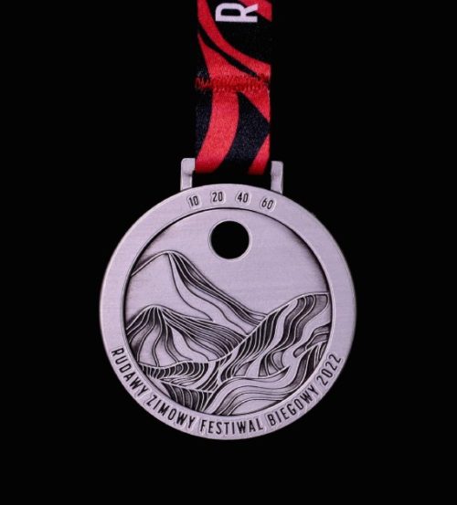 Medal na Rudawy Zimowy Festiwal Biegowy to medal odlewany nawiązujący do symboliki wydarzenia