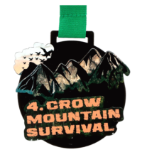 Medal LaserCut 4. Crow Mountain Survival został wykonany z kilku warstw paneli ciętych na bieg survivalowy - przód
