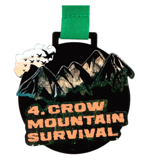 Medal LaserCut 4. Crow Mountain Survival został wykonany z kilku warstw paneli ciętych na bieg survivalowy - przód