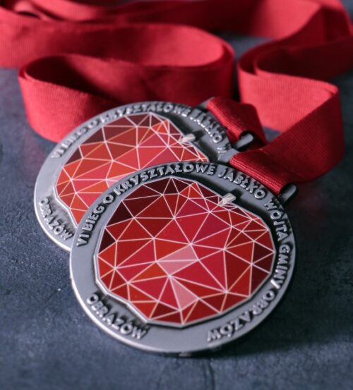 Medal na VI Bieg o Kryształowe Jabłko Wójta Gminy Obrazów to nowoczesny medal z wyrazistą kolorystyką