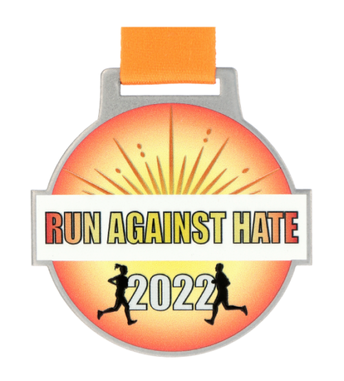Medal LaserCut Run Against Hate został wykonany z ciętego metalu podkreślonego kolorowym nadrukiem - przód