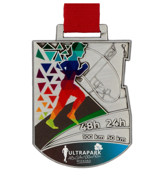 Medal na bieg UltraPark o ciekawym, zaokrąglonym kształcie z wyrazistym nadrukiem - przód