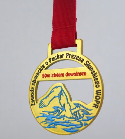 Medal na Zawody Pływackie o Puchar Prezesa Słupskiego WOPR wycinany laserowo o klasycznym kształcie z motywem pływackim - złoto