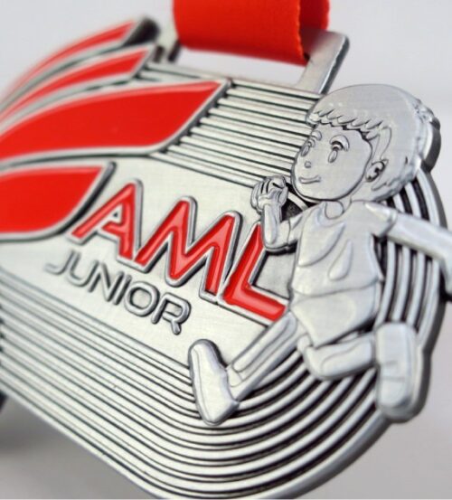 Medal odlewany na AML Junior z trójwymiarowymi zdobieniami i kolorowym wypełnieniem wyrazistą farbą - detal