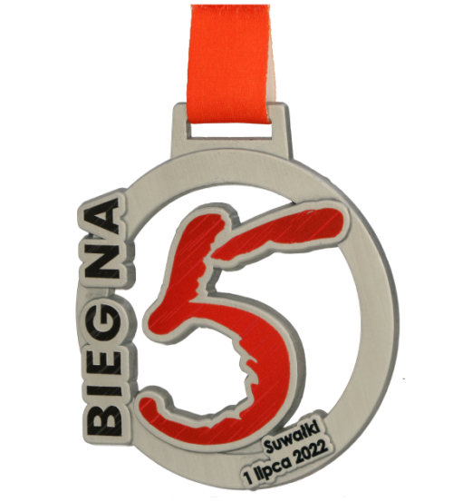 Medal na Bieg na Piątkę o okrągłym, klasycznym kształcie z kolorowym zdobieniem w kształcie cyfry pięć - bok