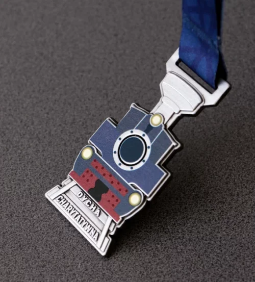 Medal Dycha Charytatywna o ciekawym kształcie i dopasowanej kolorystyce