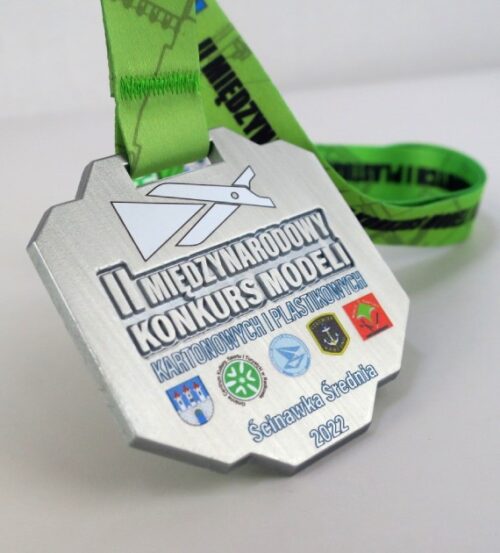 Medal na Międzynarodowy Konkurs Modeli Kartonowych i Plastikowych o symetrycznym kształcie z nadrukowami logotypami organizatorów