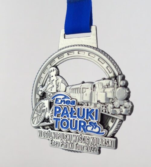 Medal odlewany na Ogólnopolski Wyścig Kolarski Enea Pałuki Tour o ciekawym, okrągłym kształcie z wycięciem i zdobieniami wyczuwalnymi pod opuszkiem palca