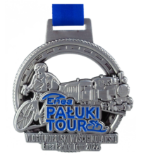Medal odlewany na Ogólnopolski Wyścig Kolarski Enea Pałuki Tour o ciekawym, okrągłym kształcie z wycięciem i zdobieniami wyczuwalnymi pod opuszkiem palca - przód