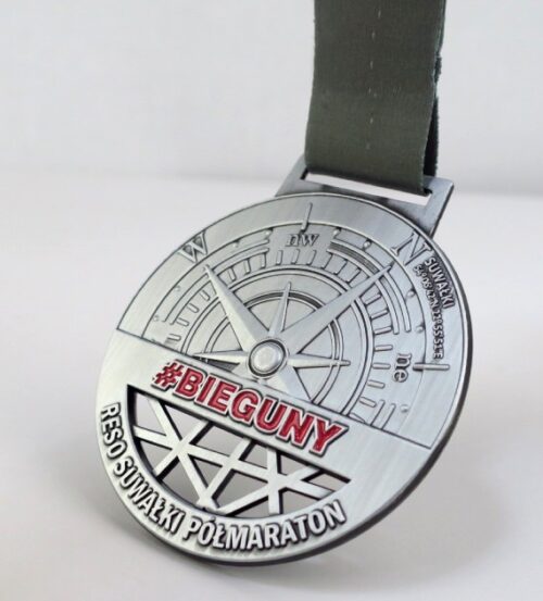 Medal na RESO Suwałki Półmaraton o okrągłym kształcie z dwustronnymi, trójwymiarowymi zdobieniami i kolorowym wypełnieniem - rewers