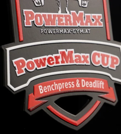 Medal na PowerMax Cup wykonany za pomocą cięcia laserowego z kolorowym nadrukiem UV - detal 2