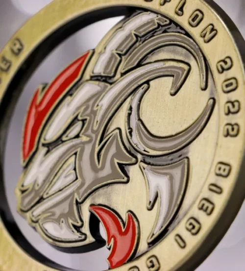 Medal na Biegi górskie Muflon o okrągłym kształcie z ciekawym zdobnictwem - detal