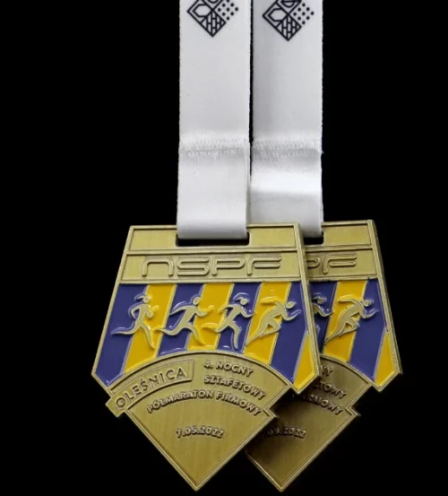 Medal na Nocny Sztafetowy Półmaraton Firmowy wykonany z wysokociśnieniowego odlewu z kolorową emalią - dwa