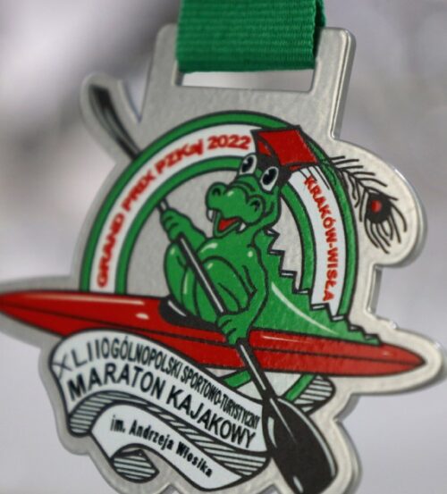 Nowoczesny medal na Maraton Kajakowy wycinany za pomocą lasera z kolorowym nadrukiem - detal