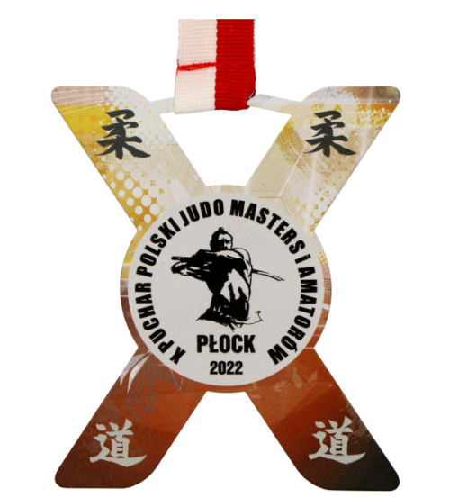 Nowoczesny medal na Puchar Polski Judo Masters i Amatorów ma ciekawy kształt oraz kolorowy nadruk - przód