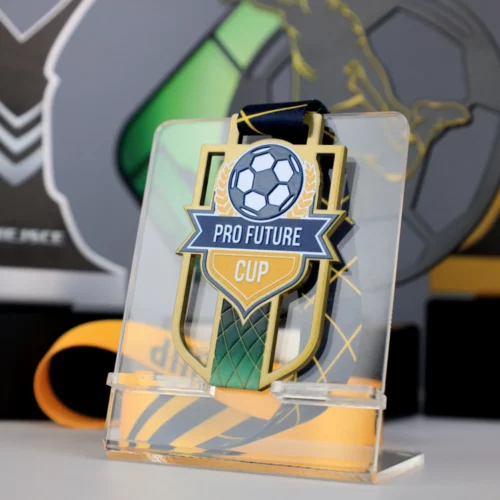 Medal na Pro Future Cup cięty laserem z kolorowym nadrukiem