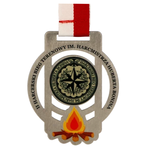 Medal na Harcerski Bieg Terenowy o oryginalnym kształcie ciętym laserowo, który uzupełniliśmy kolorowym nadrukiem - przód