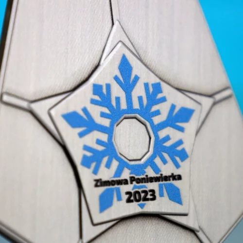 Srebrny Medal z Wydrukowanym Niebieskim Płatkiem Śniegu