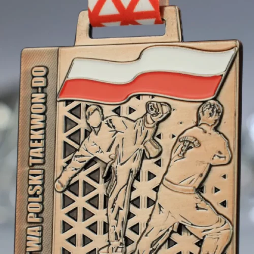 Medal w Kształcie Prostokąta z Nadrukowaną Flagą Polski i Motywem Sztuk Walki