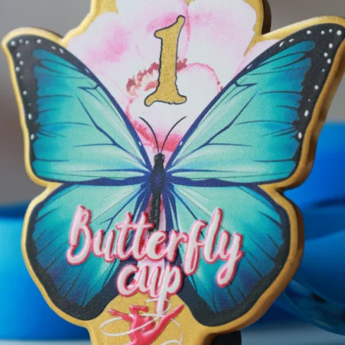 Medal Butterfly Cup z pokazanymi detalami