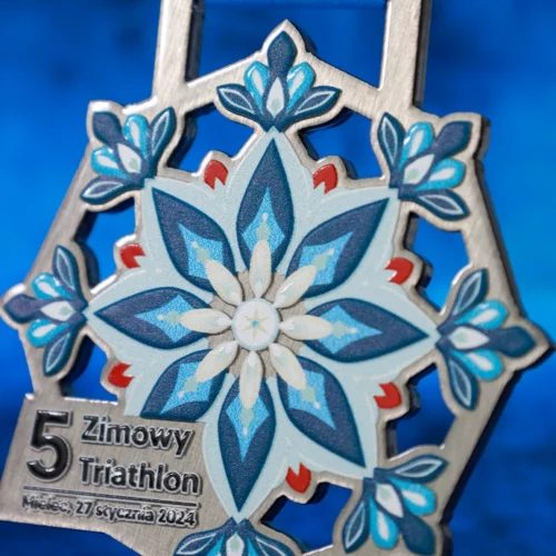 Medale w kształcie śnieżynki na 5. Zimowy Triathlon w Mielcu_4